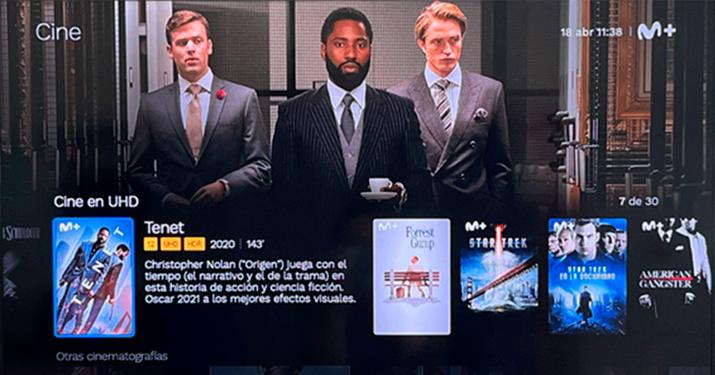 Captura de pantalla de la interfaz de Movistar Plus+ mostrando el icono HDR amarillo en la ficha de información de una película, indicando compatibilidad.