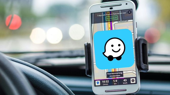 Waze usándolo en un coche