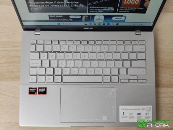 ASUS VivoBook S14 M3407HA el teclado tiene retroiluminacion RGB