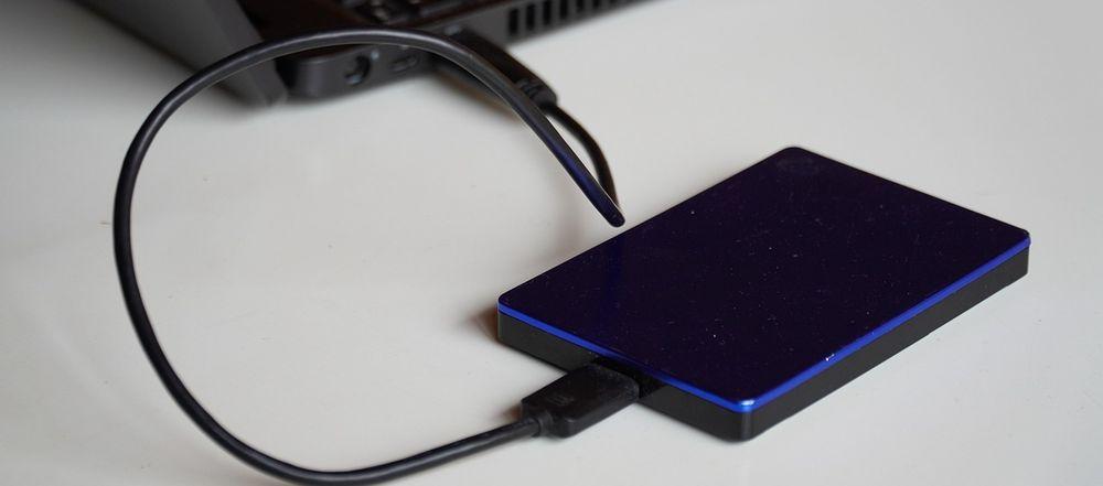 Powerbank conectado a ordenador portátil