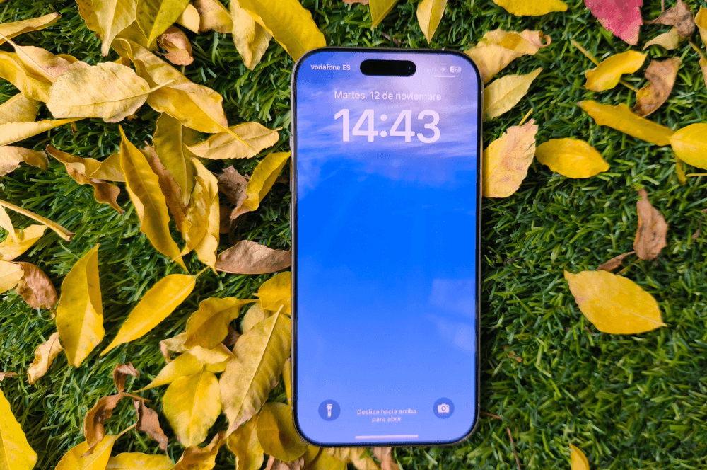 móvil iPhone 16 Pro conectado al WiFi