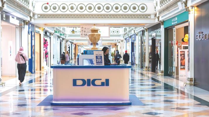 Fachada de una tienda física de Digi en España, con el logotipo rojo de la compañía visible en la entrada
