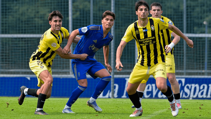 Jugadores del Real Oviedo Vetusta en un partido