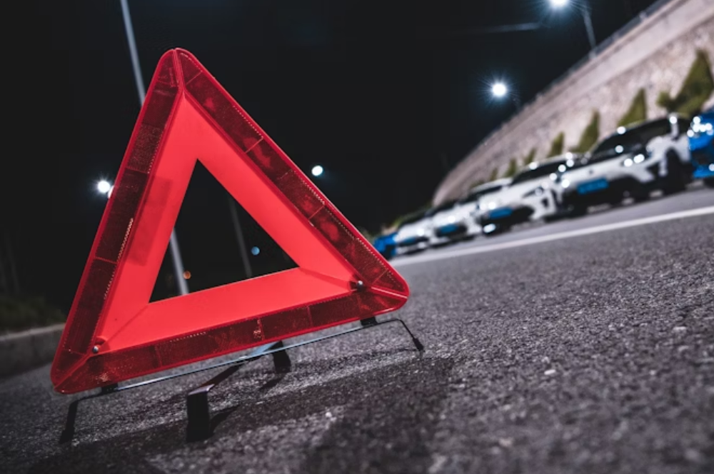 Triángulo de emergencia en carretera