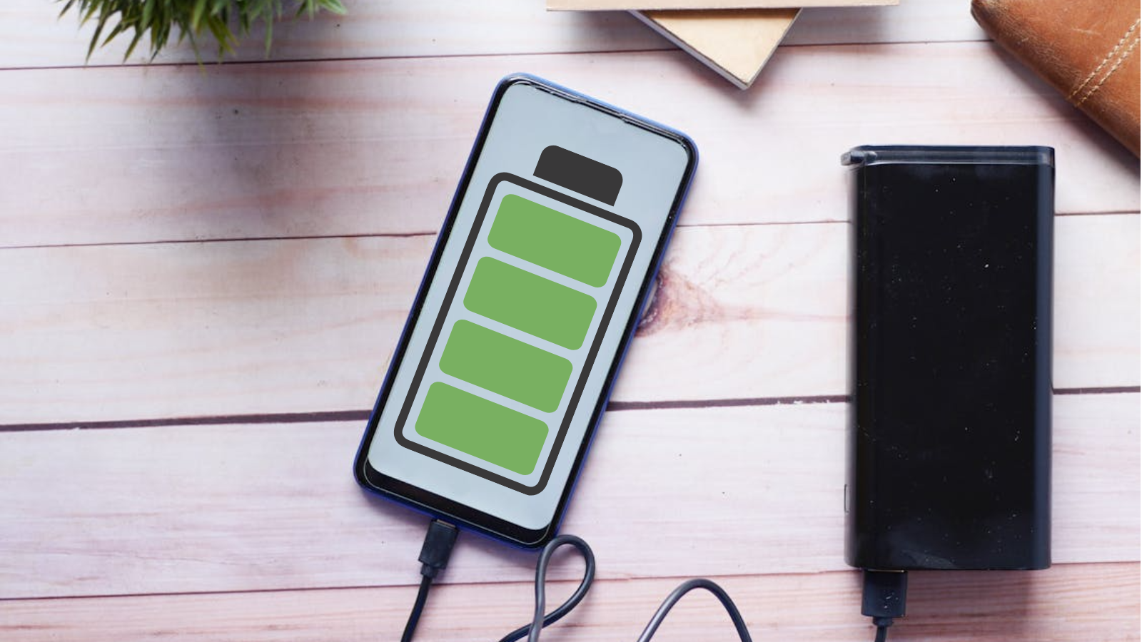 Una batería externa certificada con puerto USB-C cargando un smartphone, mostrando el icono de carga activa en la pantalla