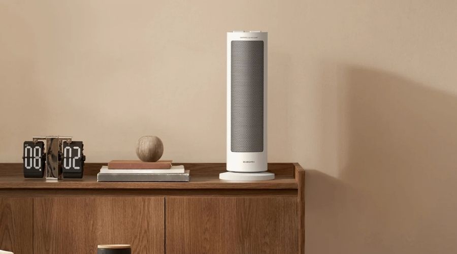 xiaomi-fan-heater sobre una mesa
