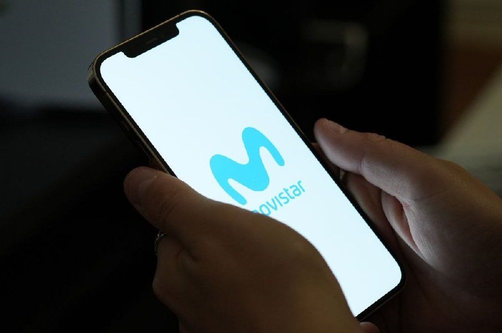 Logo de la app Mi Movistar en la pantalla de un smartphone
