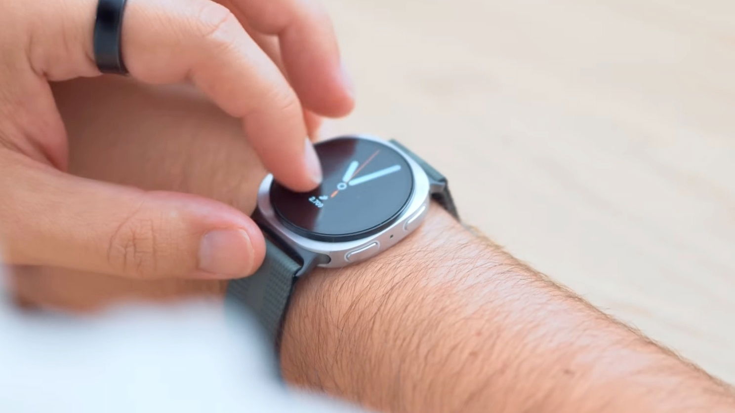 Un smartwatch de gama alta con Galaxy AI, GPS de doble frecuencia y diseño premium que ahora es un auténtico chollo