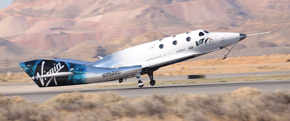 La nave para turistas espaciales de Virgin Galactic realiza su primer vuelo con un pasajero