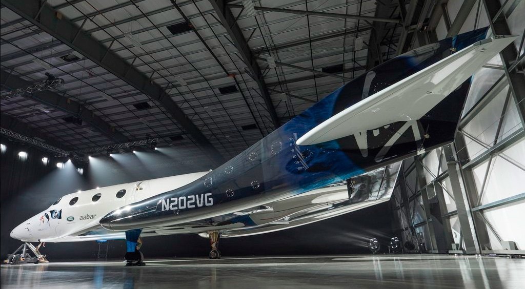 La nave para turistas espaciales de Virgin Galactic realiza su primer vuelo con un pasajero