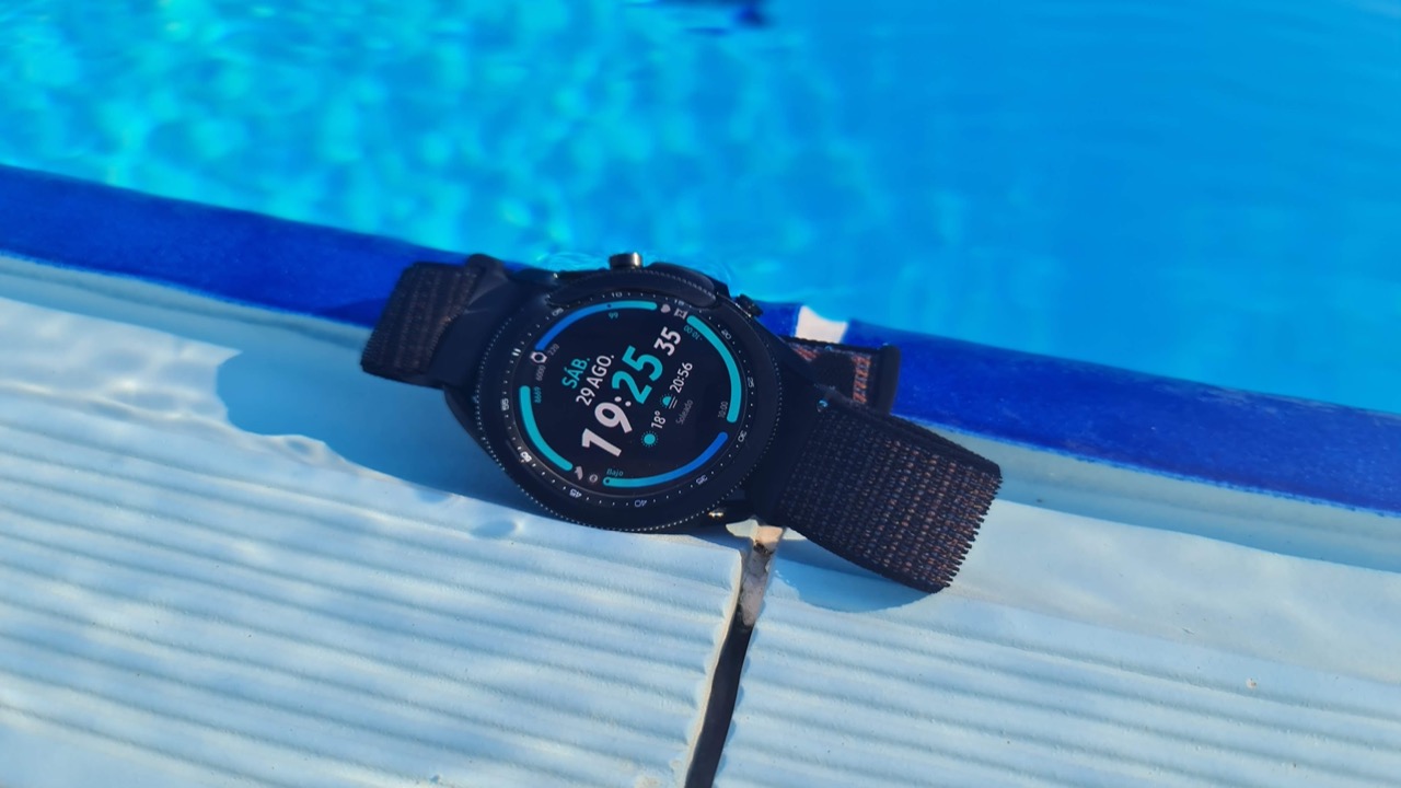 Samsung Galaxy watch 3 en piscina