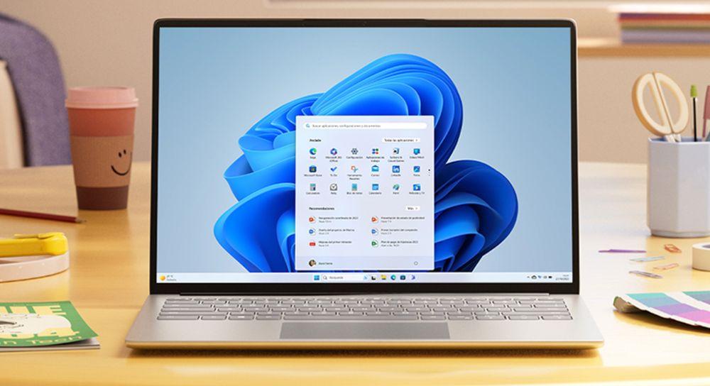 Un ordenador portátil de Microsoft actualizado a Windows 11
