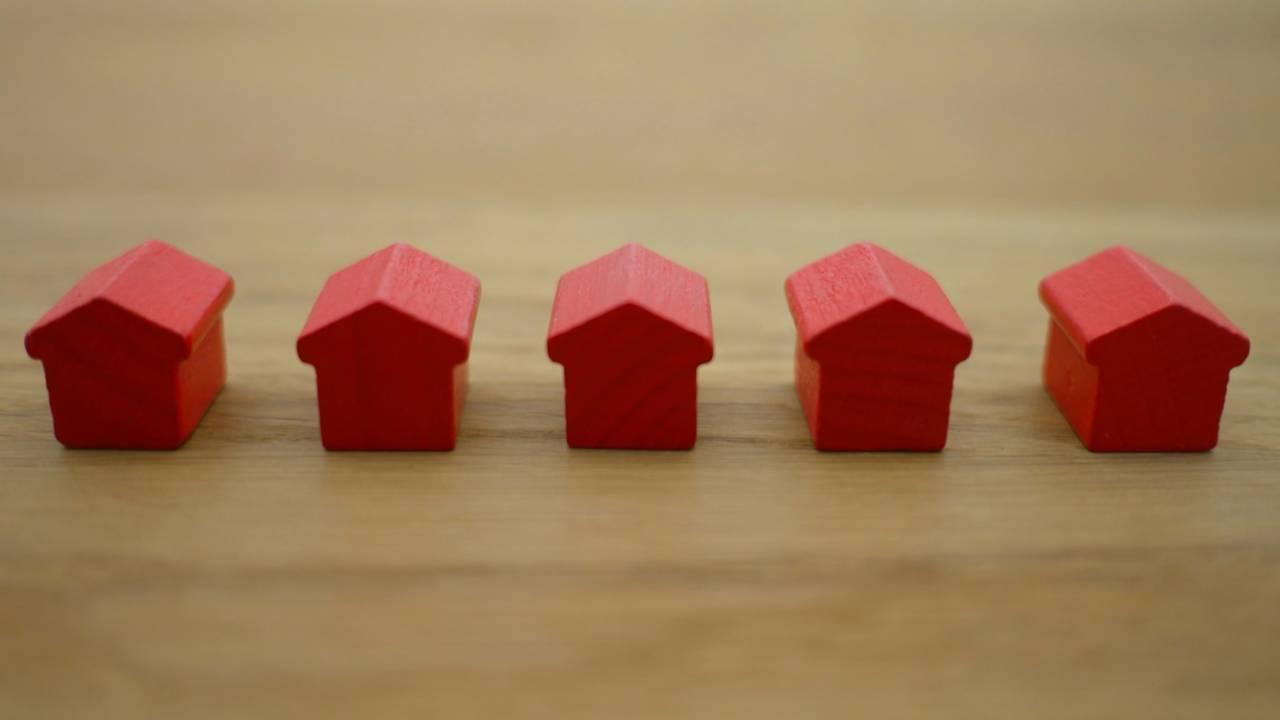 imagen de varias casas de juguete