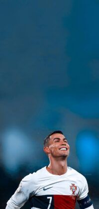 Fondo de pantalla para moviles de Cristiano Ronaldo con la seleccion de Portugal