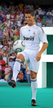 Fondo de pantalla para moviles de Cristiano Ronaldo en su presentacion con el Real Madrid