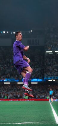 Fondo de pantalla para moviles de Cristiano Ronaldo saltando SIU