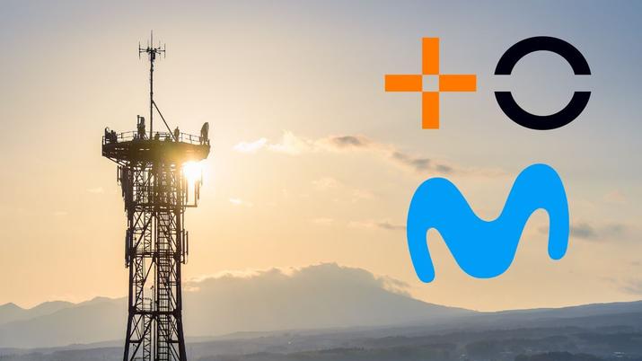 Una torre de 5G con los logos de MasOrange y Movistar