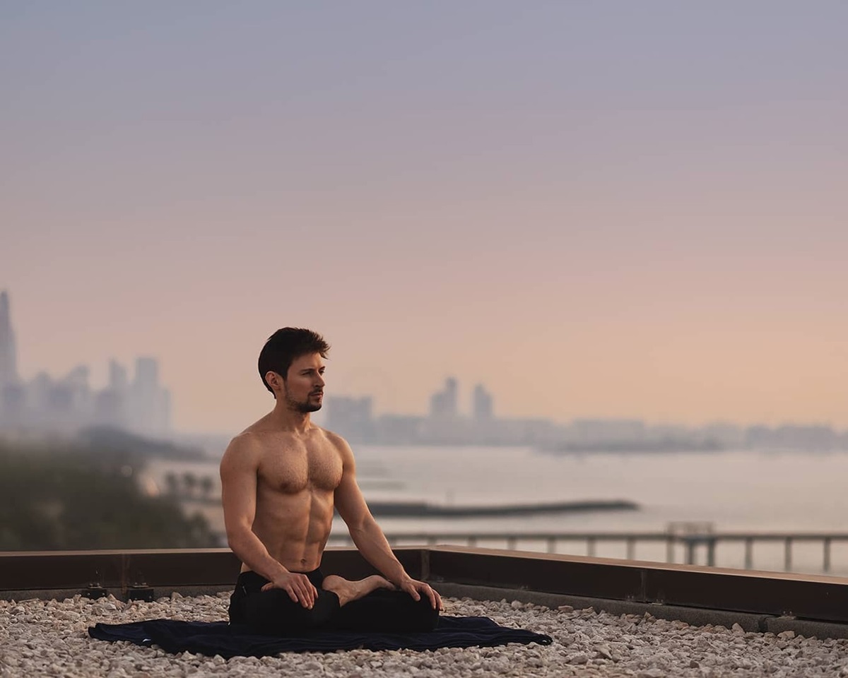 pavel durov sentado