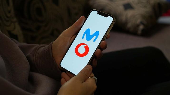 móvil logo Vodafone y movisMovistar