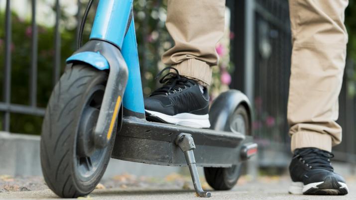 patinete eléctrico normas para equipamiento visible