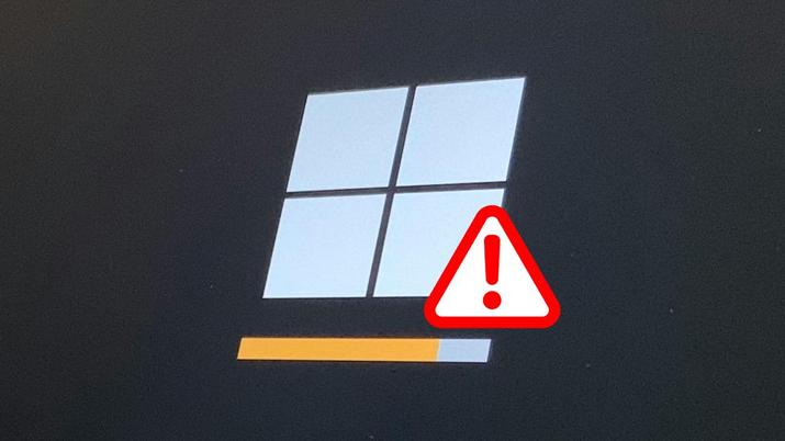 Símbolo de alerta en un Windows actualizándose