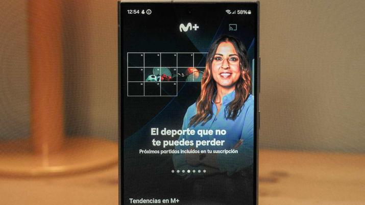 imagen de un movil con movistar plus+